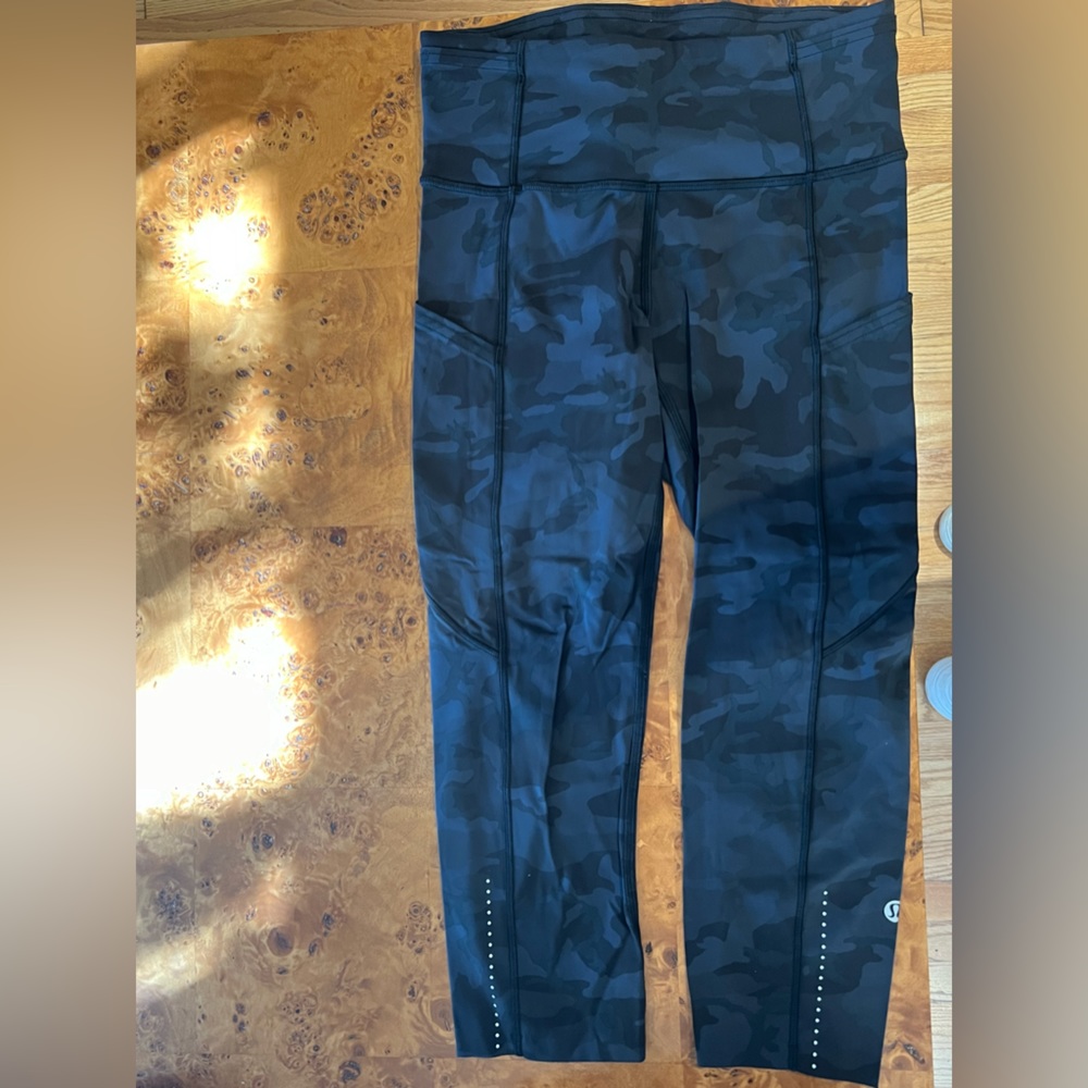 Black Lululemon capri leggings